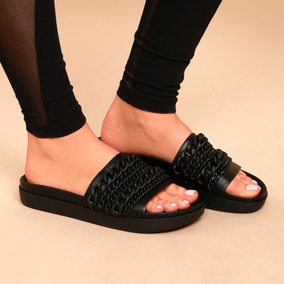 Kendall & Kylie Shoes - Kendall & Kylie Shiloh Chain black slides